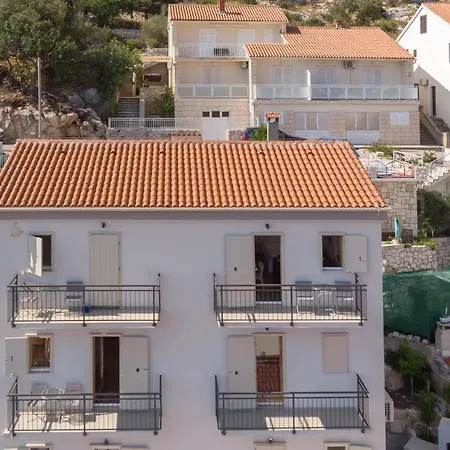 Apartment Brand New W Balcony & Perfect Seaview At Center *