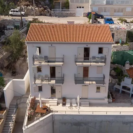 Brand New W Balcony & Perfect Seaview At Center Διαμέρισμα Χβαρ